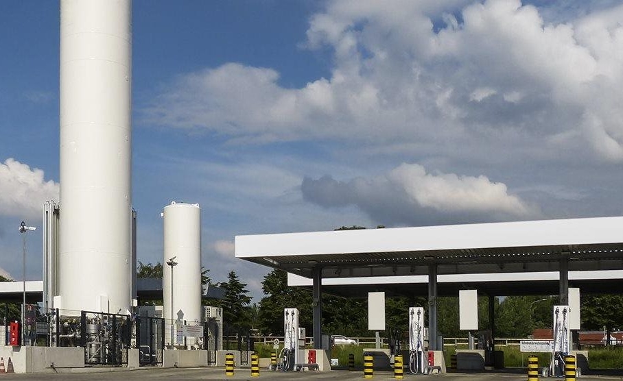 Oil terminal and tanker ships