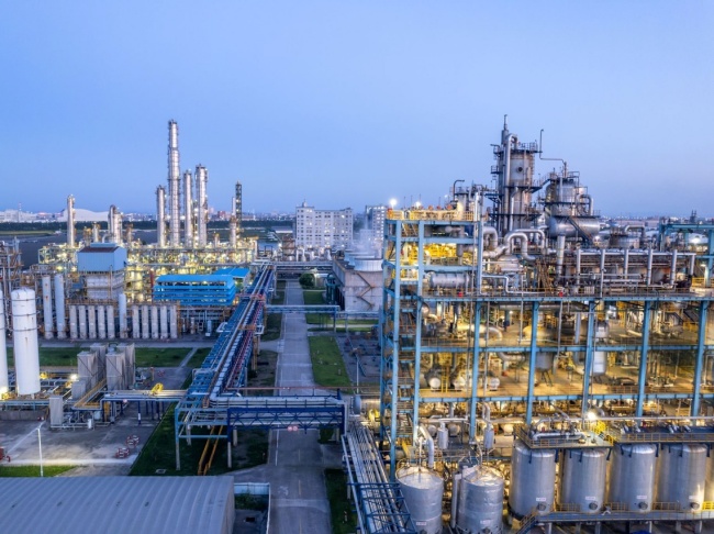 Offshore oil production platform